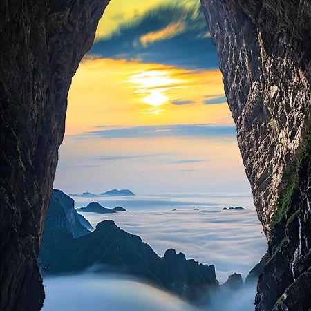 Patio Spring Holiday Inn -- Free Round Trip Pick-Up Service --Panoramic View Of Tianmen Mount Zhangjiajie Exterior foto