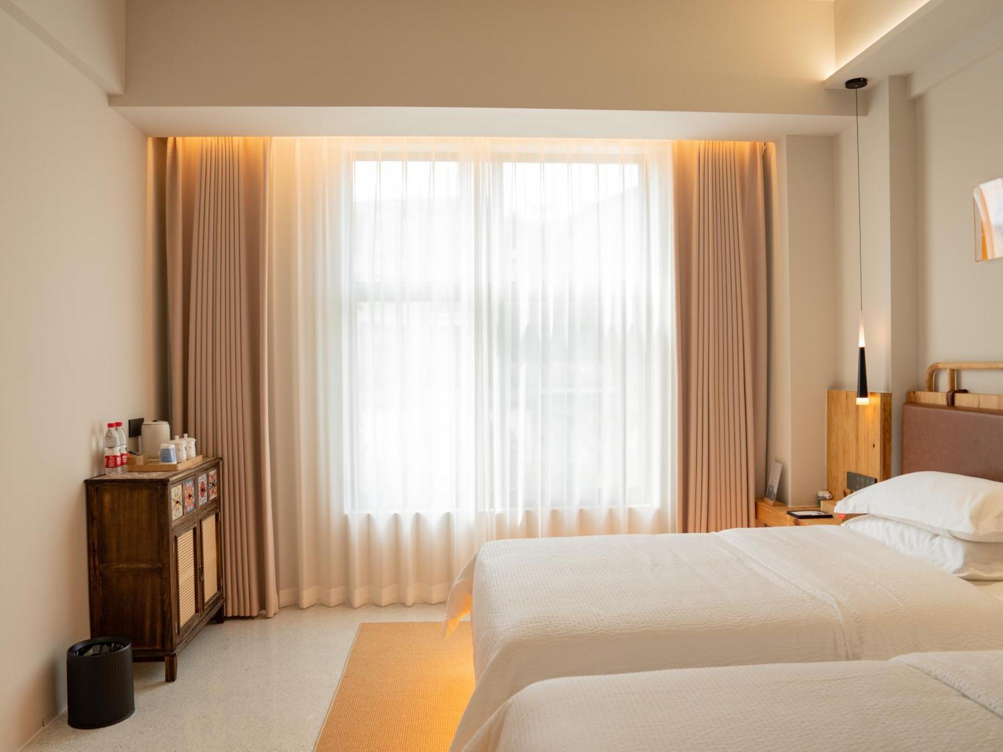 Patio Spring Holiday Inn -- Free Round Trip Pick-Up Service --Panoramic View Of Tianmen Mount Zhangjiajie Exterior foto