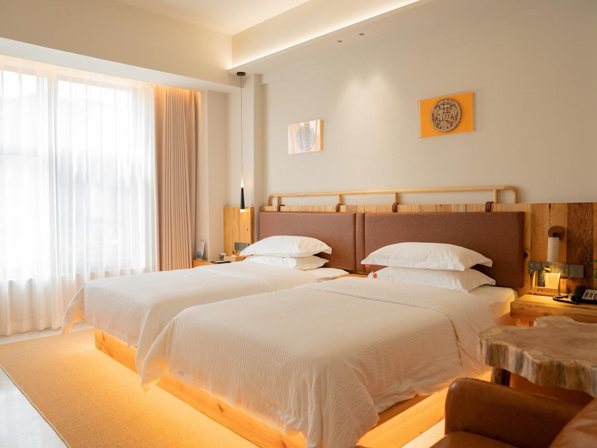 Patio Spring Holiday Inn -- Free Round Trip Pick-Up Service --Panoramic View Of Tianmen Mount Zhangjiajie Exterior foto