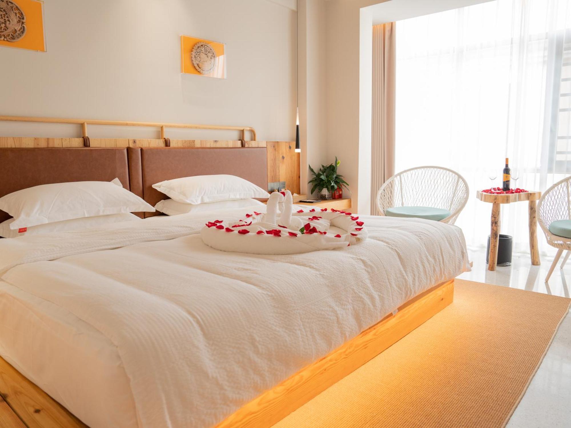Patio Spring Holiday Inn -- Free Round Trip Pick-Up Service --Panoramic View Of Tianmen Mount Zhangjiajie Exterior foto