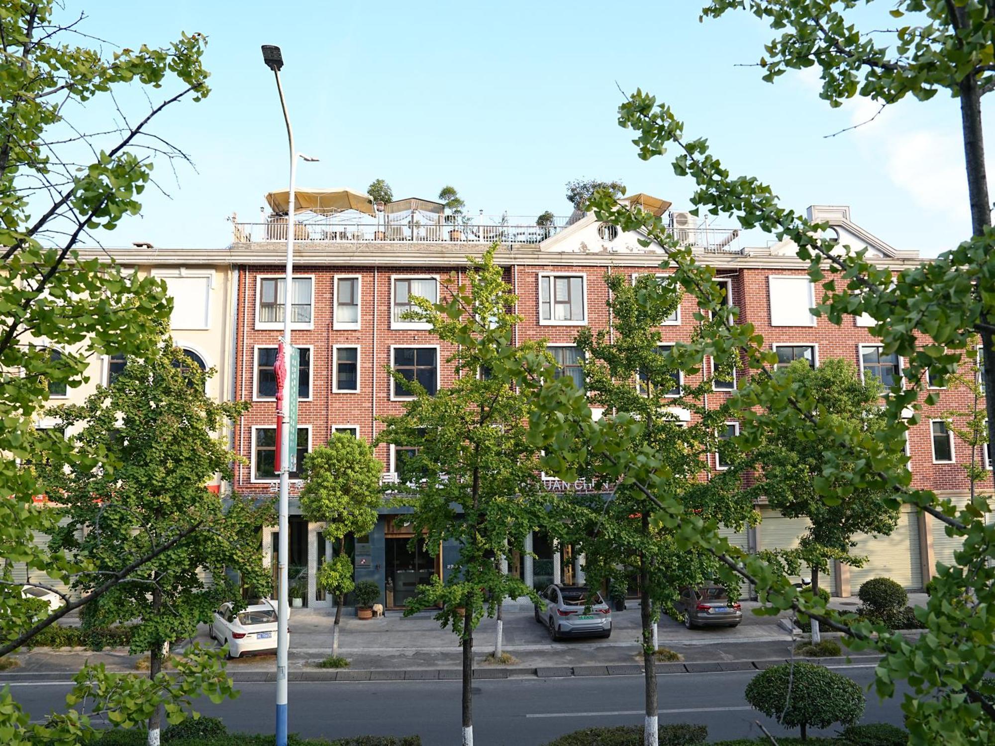 Patio Spring Holiday Inn -- Free Round Trip Pick-Up Service --Panoramic View Of Tianmen Mount Zhangjiajie Exterior foto