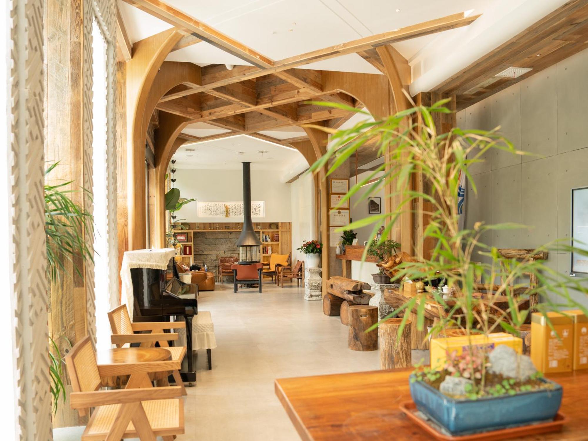 Patio Spring Holiday Inn -- Free Round Trip Pick-Up Service --Panoramic View Of Tianmen Mount Zhangjiajie Exterior foto